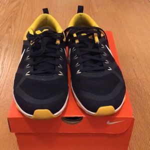 Nike women’s 10.5 University of Michigan trainers